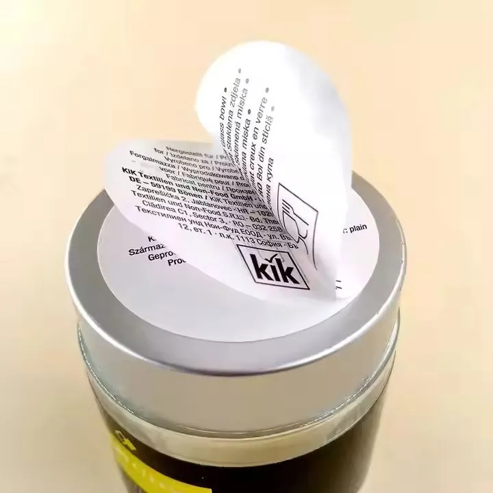 Interpreta la resistenza alle intemperie di etichette adesive stampate a colori