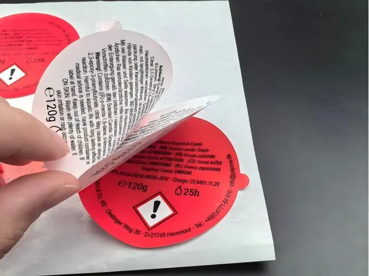 Il cliente polacco ordina l'imballaggio e la spedizione di etichette multistrato