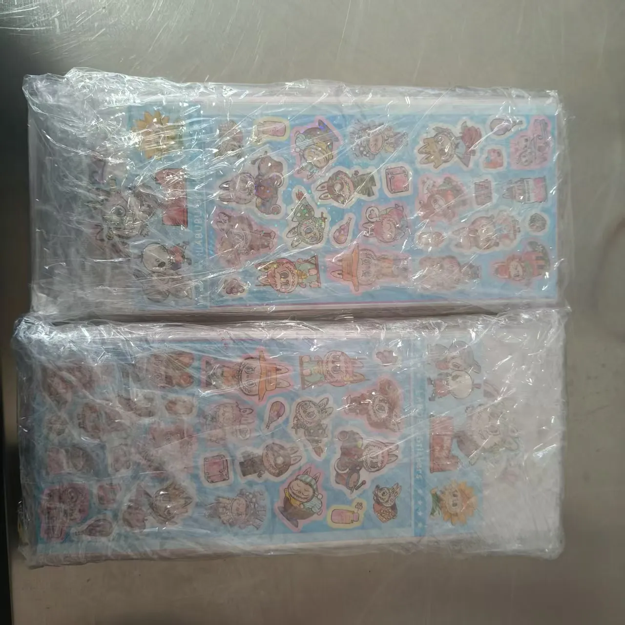 La settimana scorsa l'azienda ha spedito nuovi adesivi fustellati per bambini