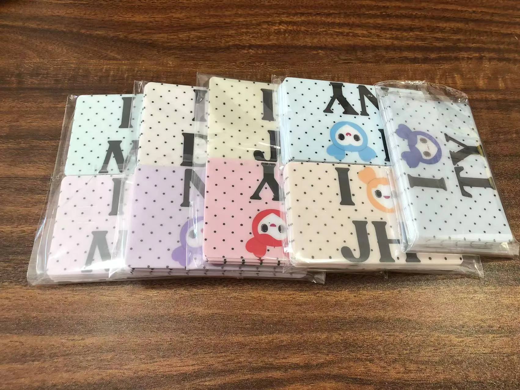 JOJO Pack spedisce adesivi per copertine di carte di credito ai clienti statunitensi