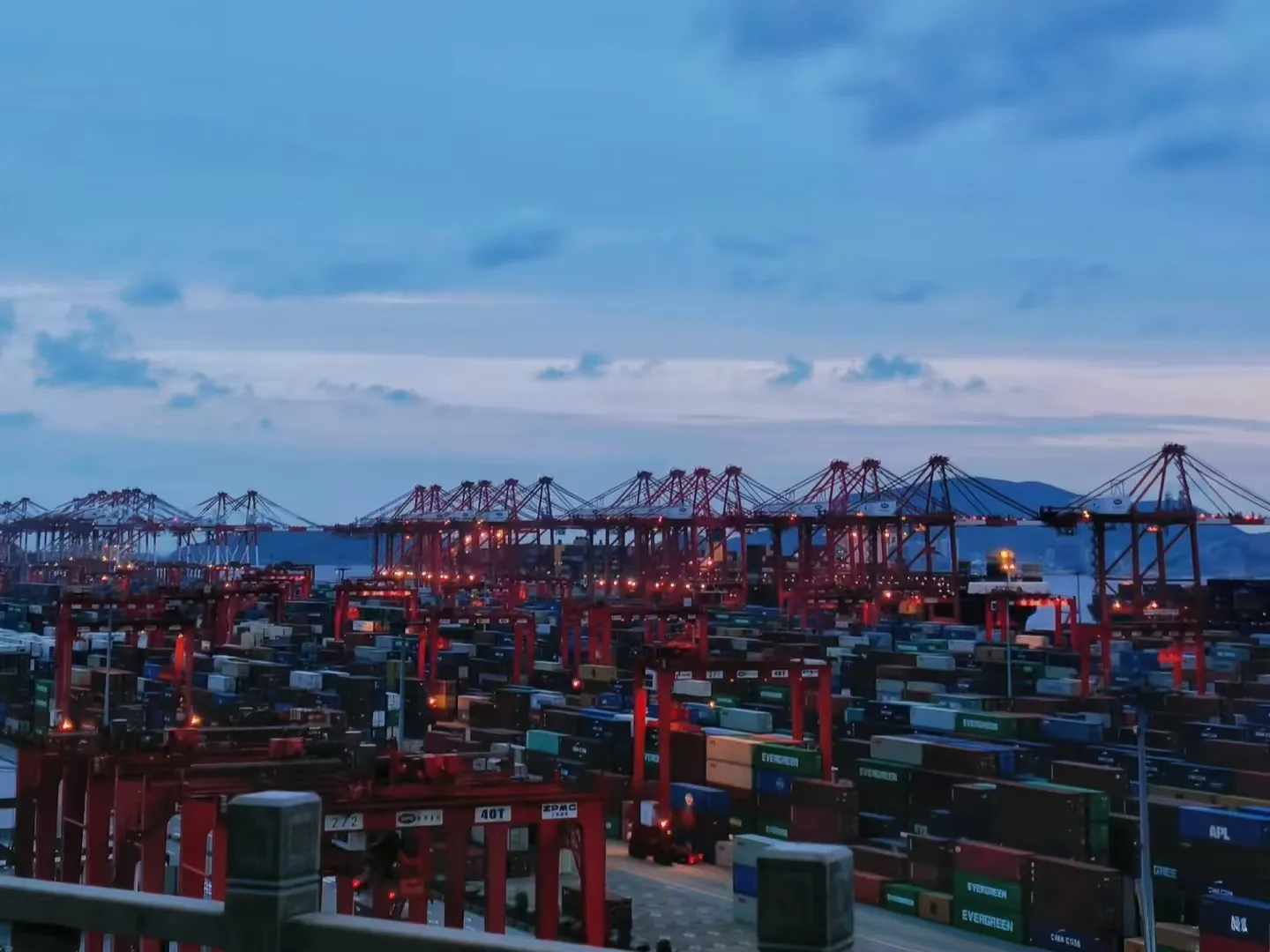 Il valore totale delle importazioni e delle esportazioni cinesi ha raggiunto i 41.210 miliardi di yuan.