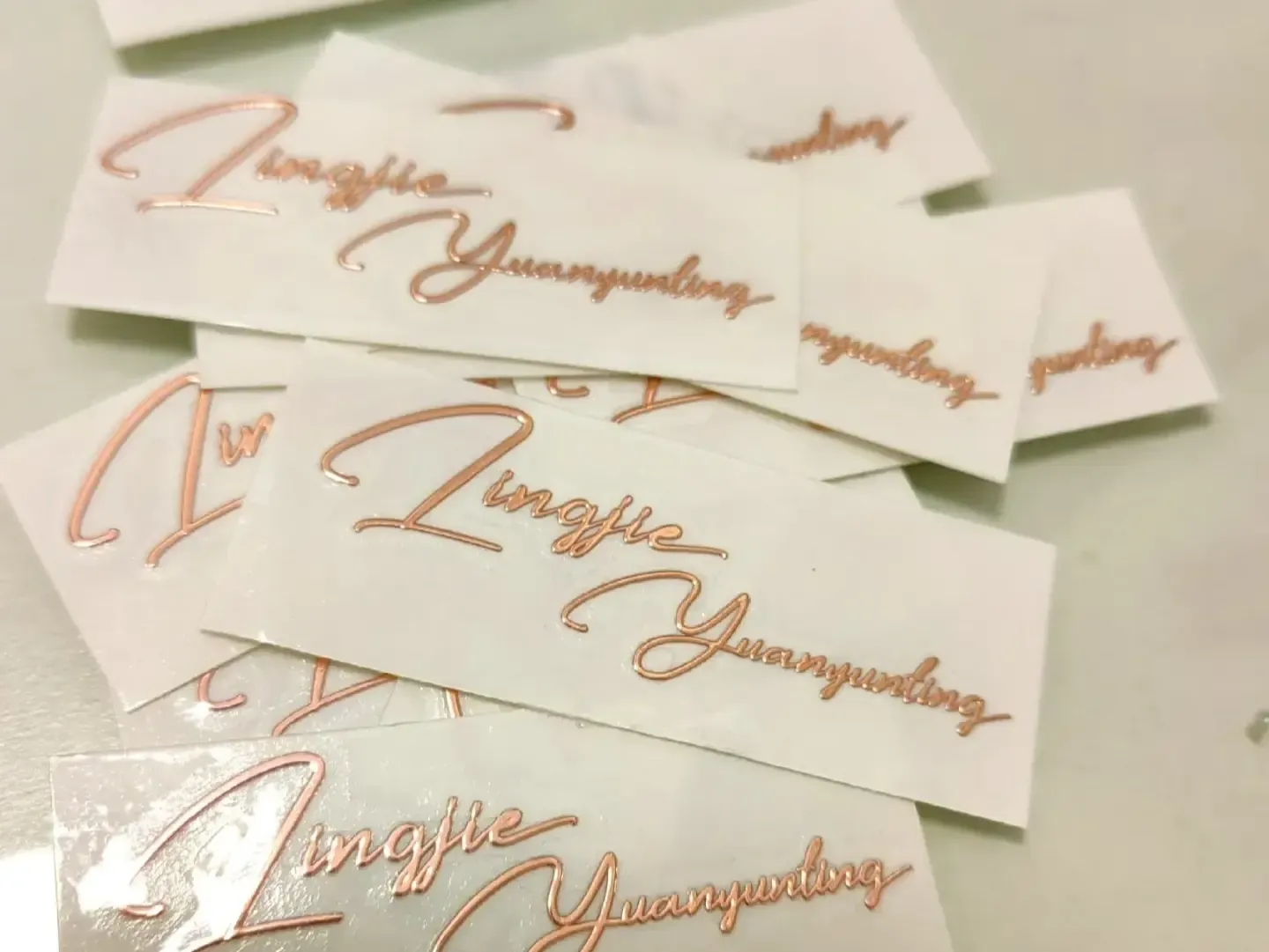 Gli adesivi di trasferimento sono rimovibili?